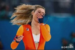 她以惊人的速度夺金