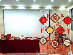 <strong>老师先为学员们科普投壶</strong>