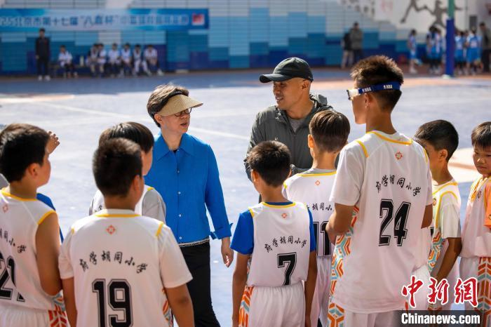 点燃少年篮球梦:第十七届八喜杯校园篮球精英