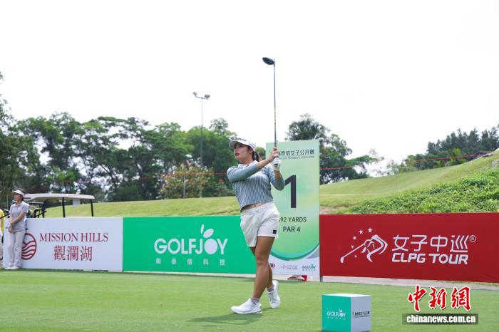 泰国选手昂凯奈克高尔夫女子中巡赛首轮领跑，