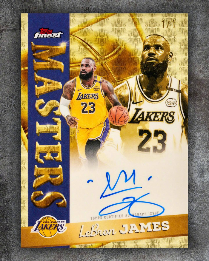 勒布朗·詹姆斯球星卡新签名加入皇冠标志