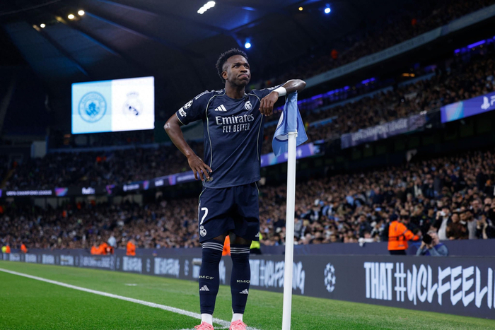 皇马双杀曼城晋级八强，B席红牌成关键转折点