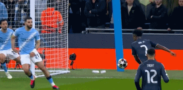 皇马双杀曼城晋级八强，B席红牌成关键转折点