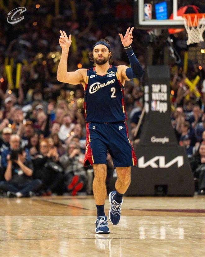 米切尔32分创季后赛历史纪录 骑士轻取猛龙总分