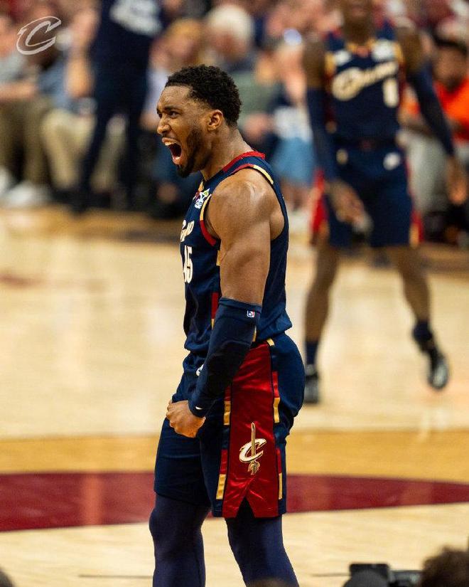 米切尔32分创季后赛历史纪录 骑士轻取猛龙总分