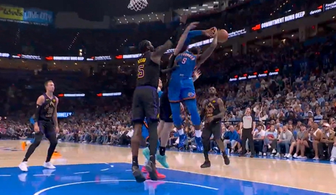 雷霆核心多尔特第三节重摔离场 防守体系或受冲