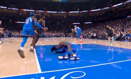 雷霆核心多尔特第三节重摔离场 防守体系或受冲