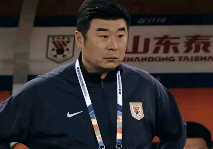 山东泰山队后防换血史松宸崛起 中场后腰难题难